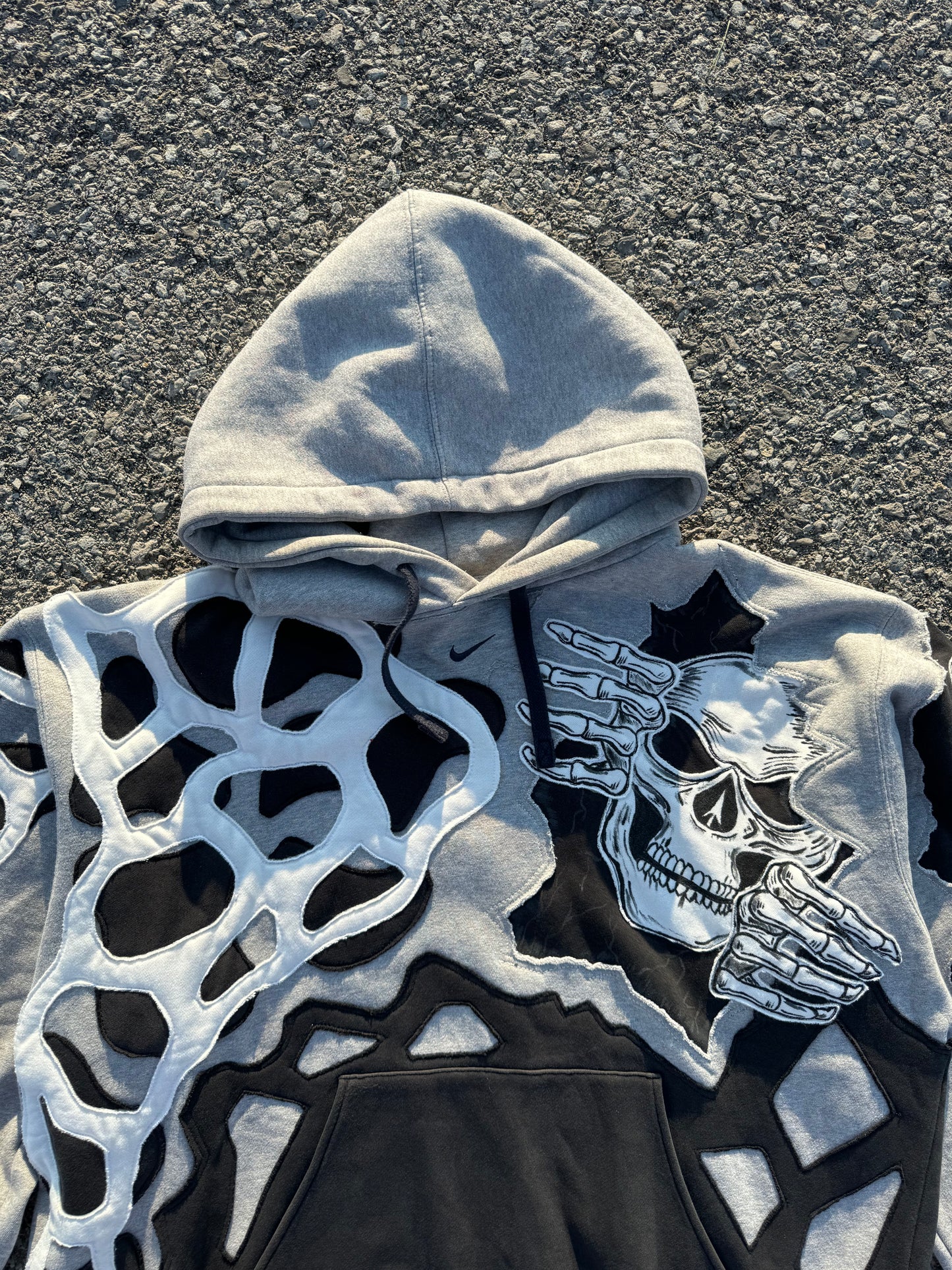 Grey Peeking Skull Hoodie Size Double Extra Large (XXL)