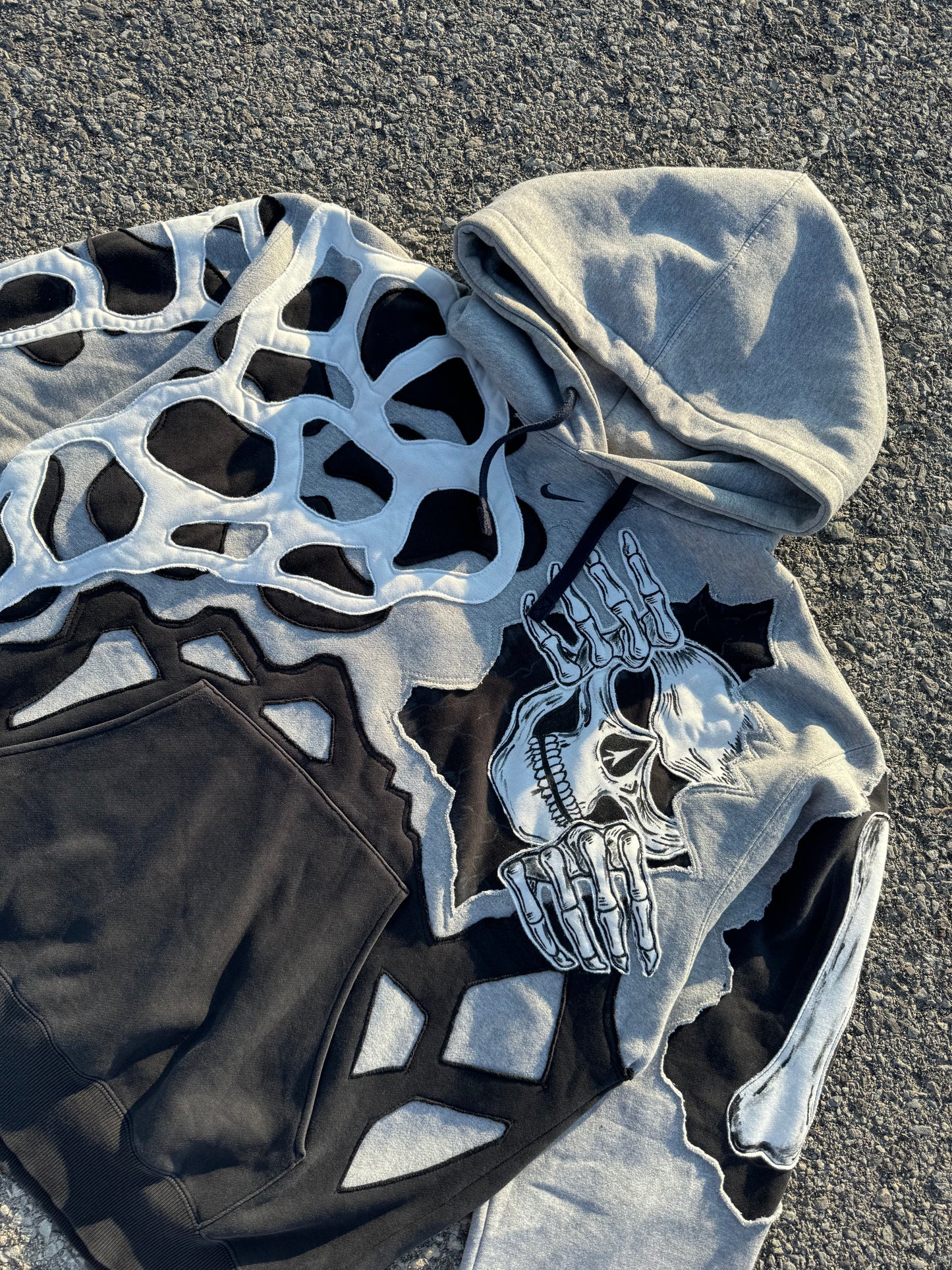 Grey Peeking Skull Hoodie Size Double Extra Large (XXL)