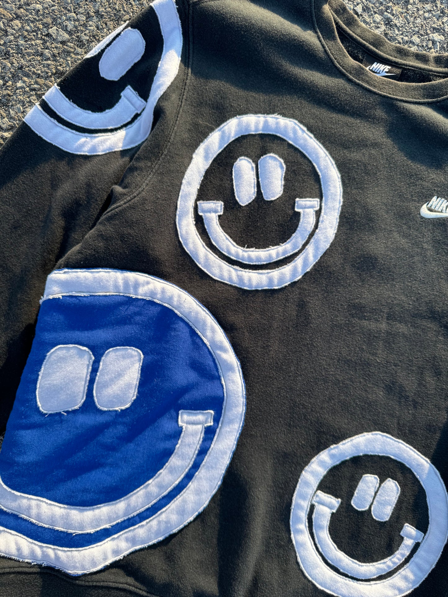 Smiley Vibes Crewneck Size Extra Large (XL)